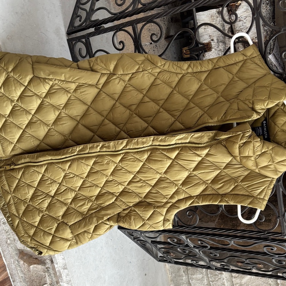 Athleta Quilted Vest in Olive Green